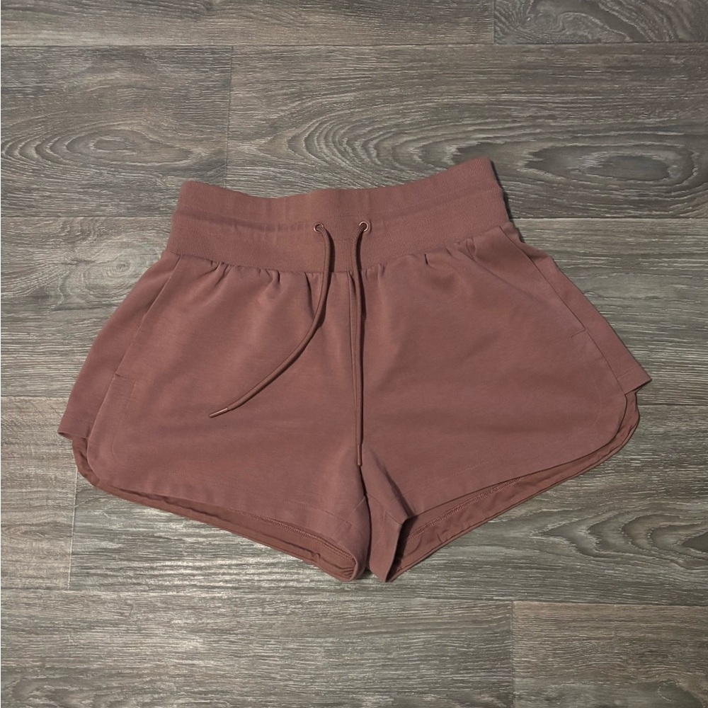 Old Navy Active women’s high-waisted shorts